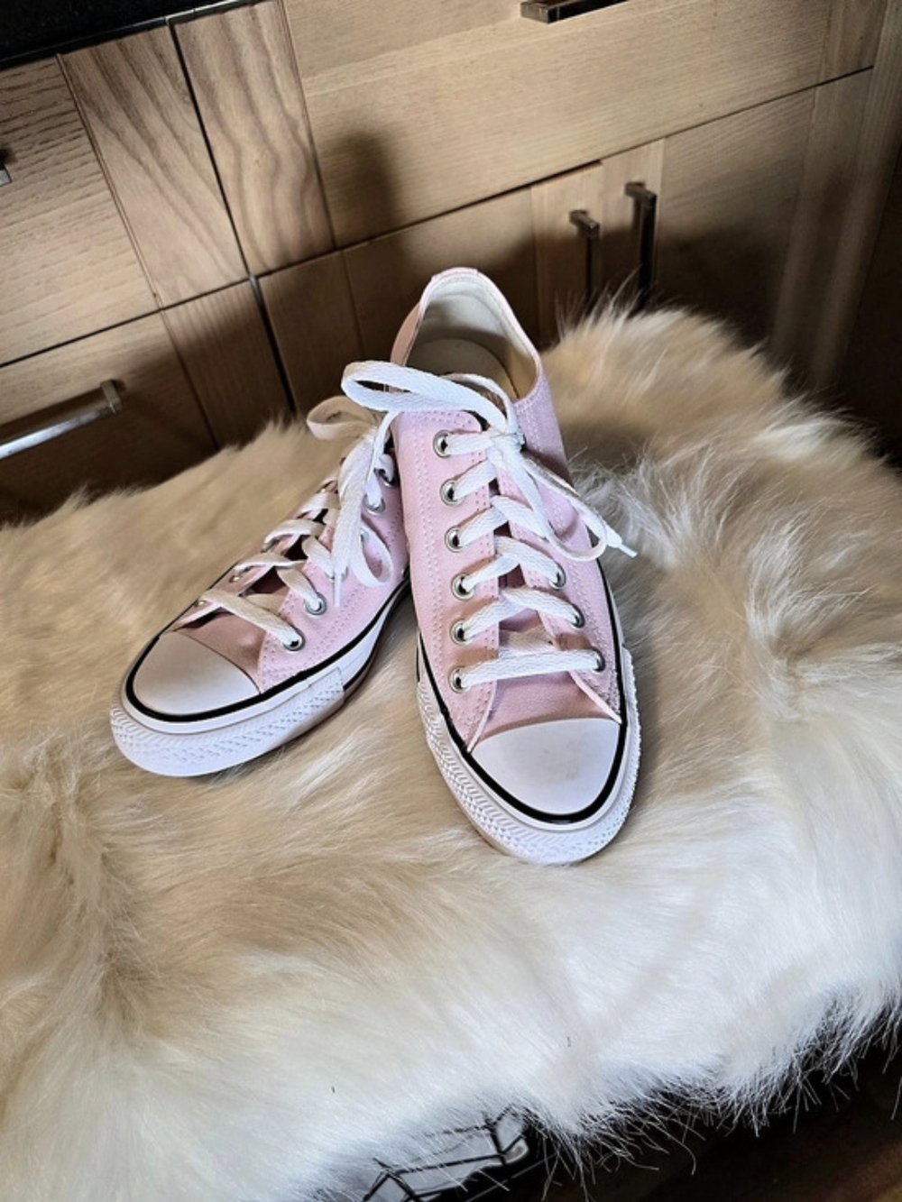 Women's Chuck Taylor All Star Low Top Pink & White Sneakers NEW Size 8